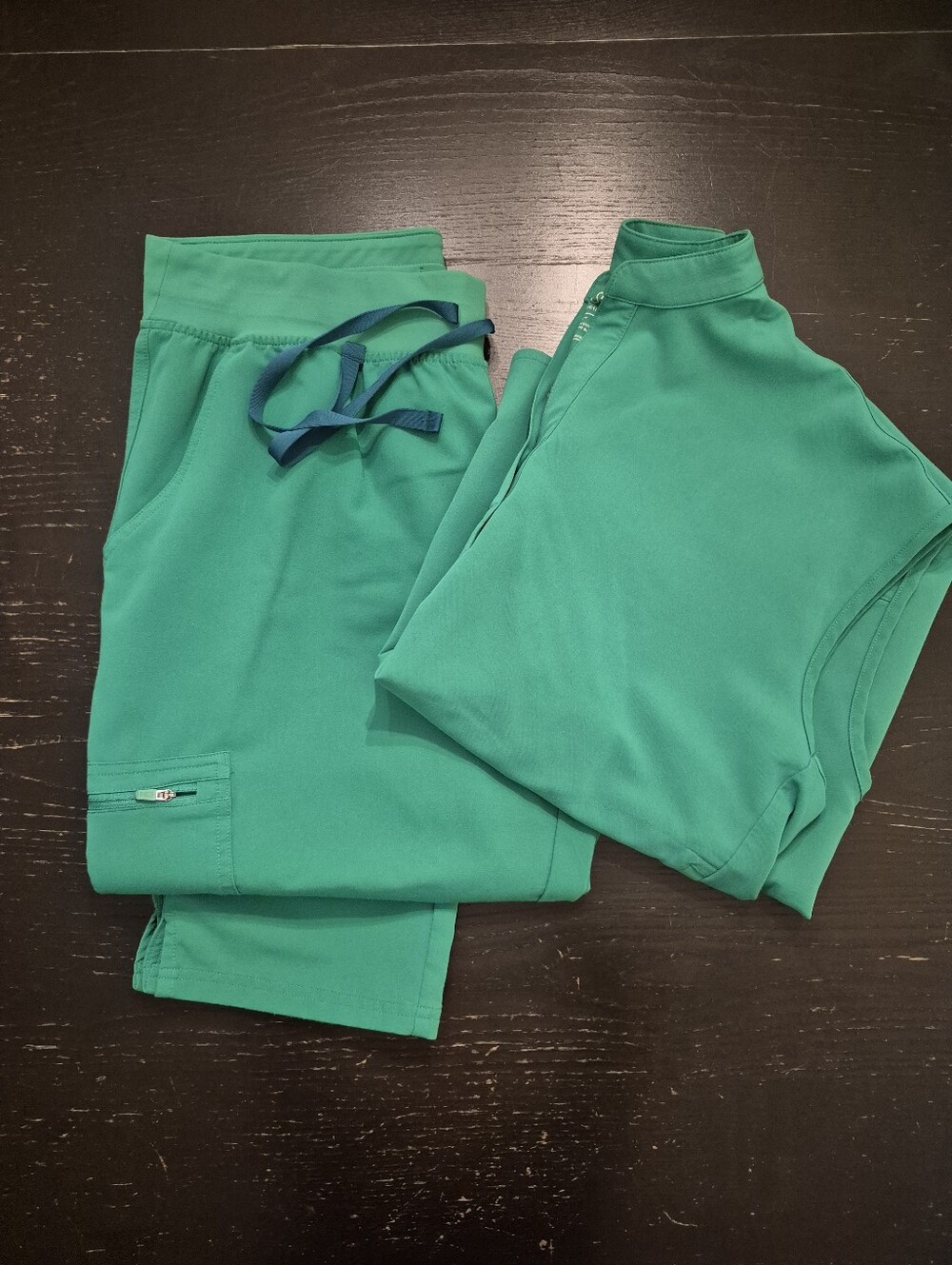 FIGS Scrub Set in Evergreen M/XL